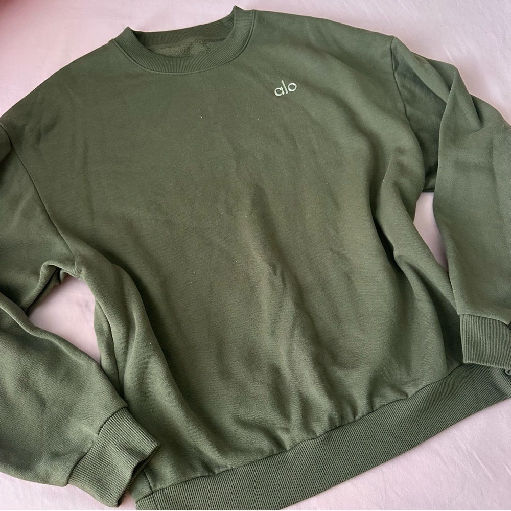 ALO Yoga Men's Crewneck Sweater in Olive Green
